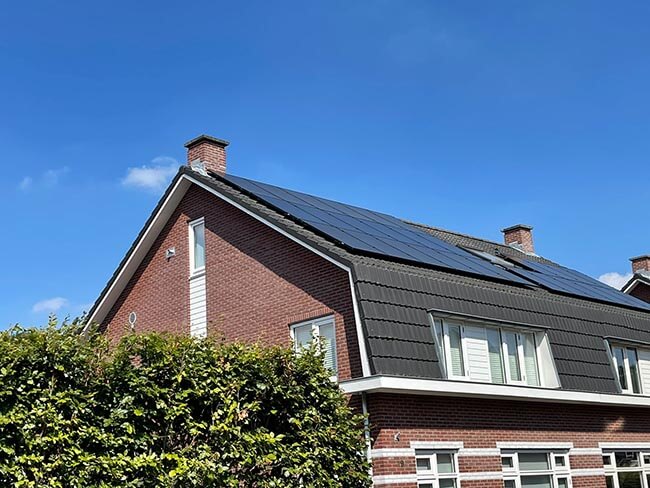 Duurzame energie opwekken op schuin dak naar het Zuiden